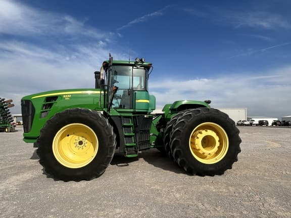 Image of John Deere 9330 equipment image 1