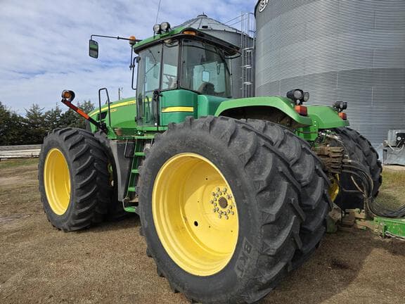 Image of John Deere 9330 equipment image 2