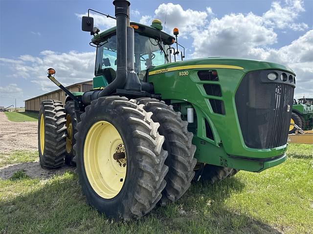 Image of John Deere 9330 equipment image 1