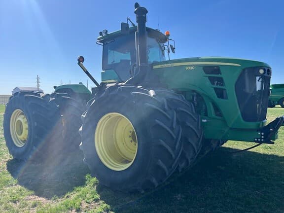 Image of John Deere 9330 equipment image 1