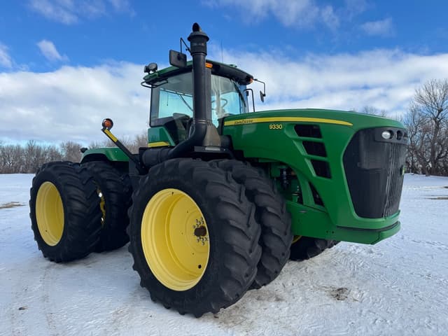 Image of John Deere 9330 equipment image 1