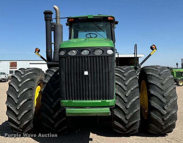 Image of John Deere 9330 equipment image 1