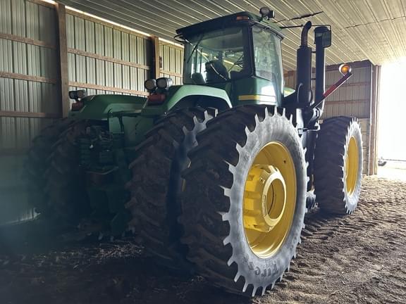 Image of John Deere 9330 equipment image 2