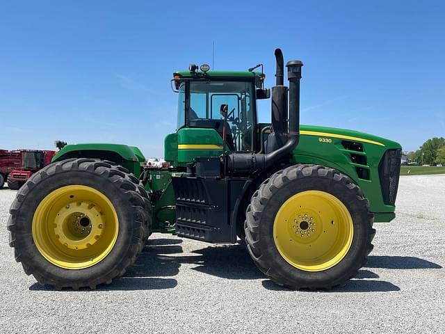 Image of John Deere 9330 equipment image 2