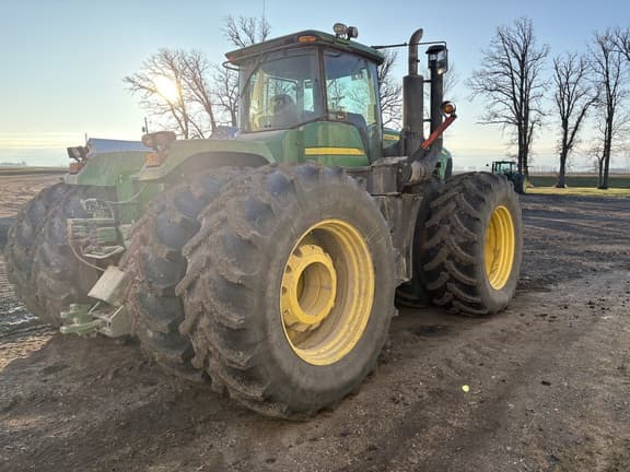Image of John Deere 9330 equipment image 2