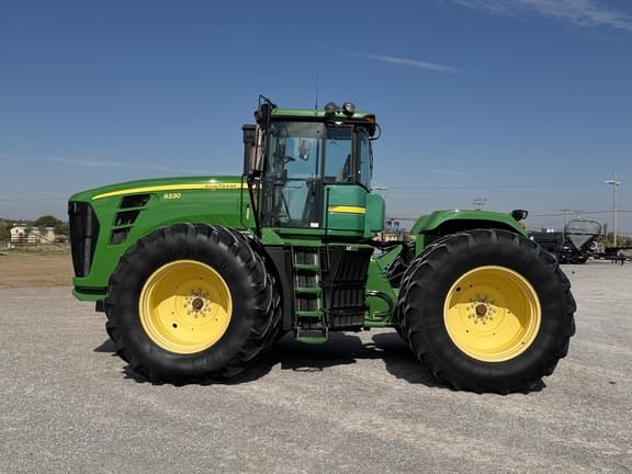 Image of John Deere 9330 equipment image 1