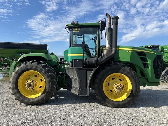 Image of John Deere 9330 equipment image 1