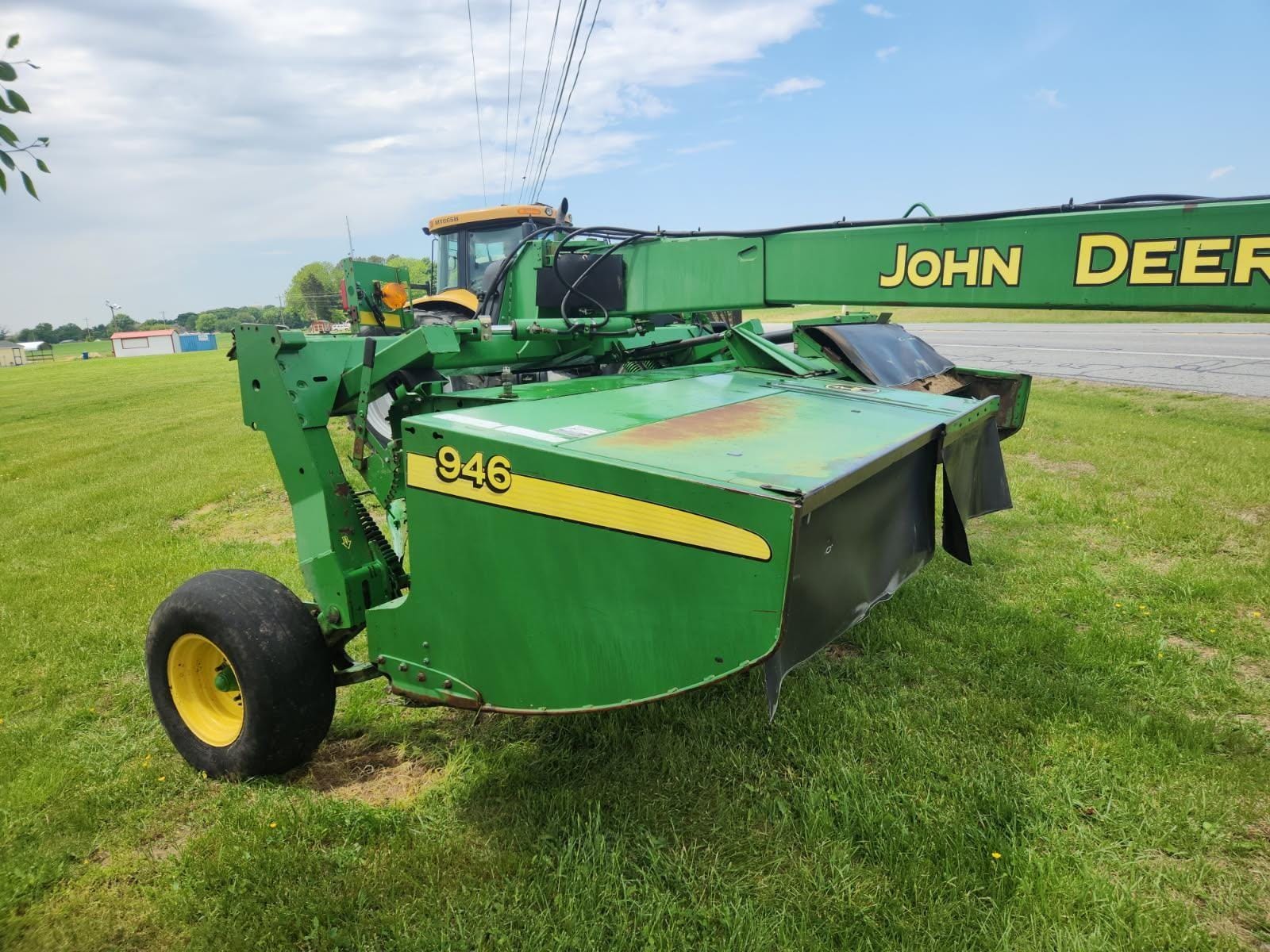 2011 John Deere 946 Equipment Image0