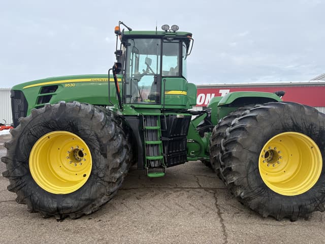 Image of John Deere 9530 equipment image 2