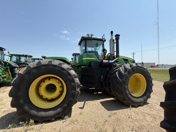 Image of John Deere 9530 equipment image 1
