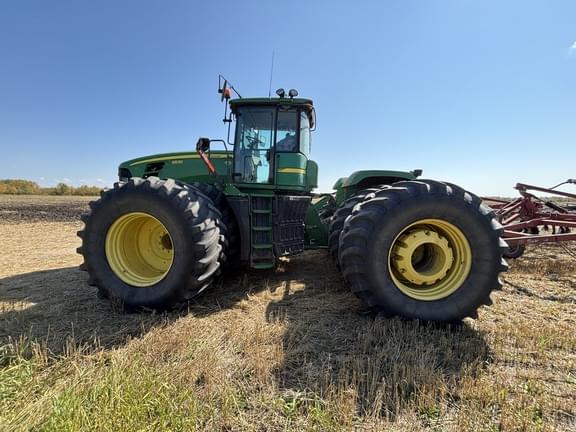 Image of John Deere 9530 equipment image 1