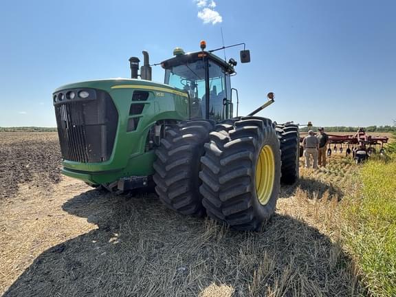 Image of John Deere 9530 equipment image 2