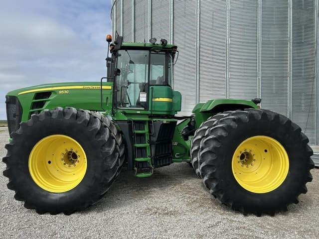 Image of John Deere 9530 equipment image 2
