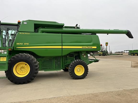 Image of John Deere 9570 STS equipment image 2