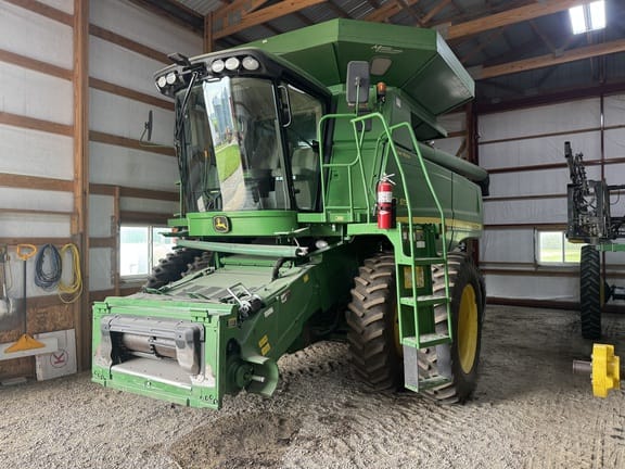 2011 John Deere 9570 STS Equipment Image0