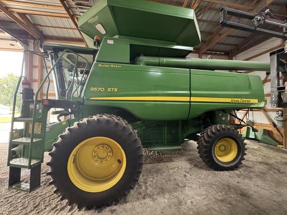 Image of John Deere 9570 STS equipment image 3