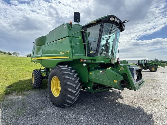 Image of John Deere 9570 STS equipment image 2