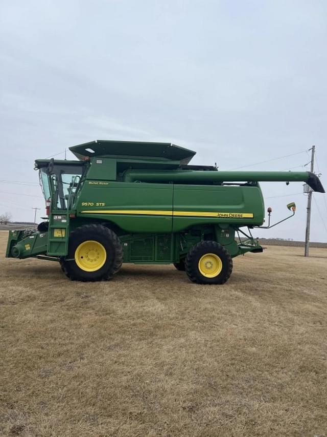 Image of John Deere 9570 STS equipment image 1