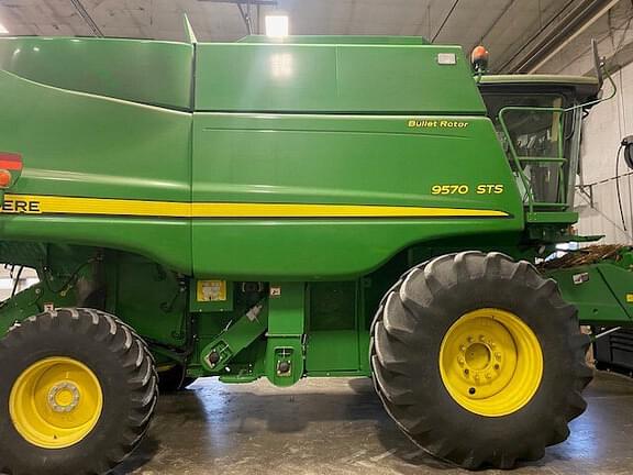 Image of John Deere 9570 STS equipment image 4