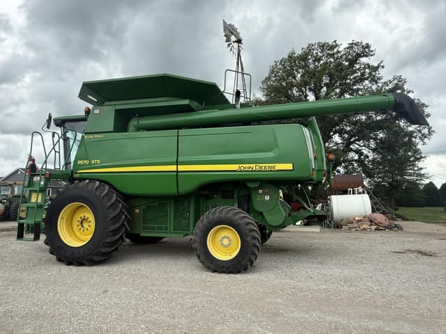 Image of John Deere 9570 STS equipment image 2