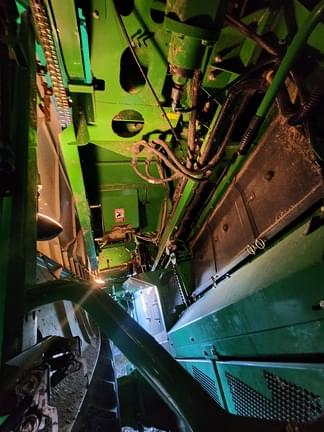 Image of John Deere 9570 STS equipment image 4