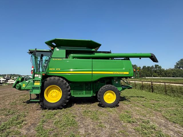 Image of John Deere 9570 STS equipment image 1