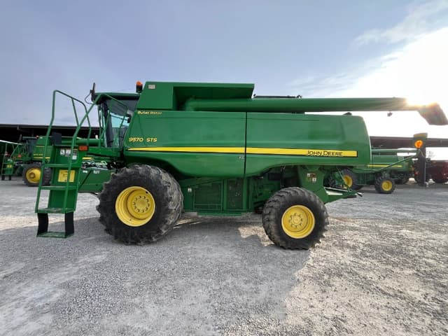 Image of John Deere 9570 STS equipment image 1