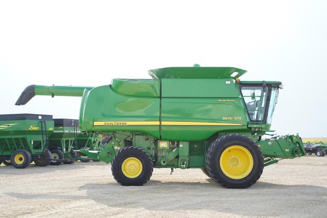 Image of John Deere 9670 STS equipment image 2