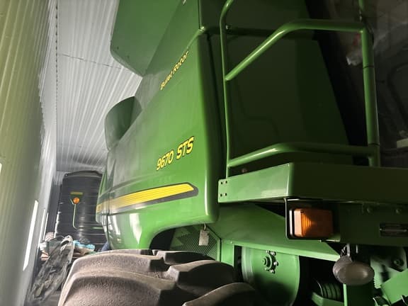 Image of John Deere 9670 STS equipment image 2