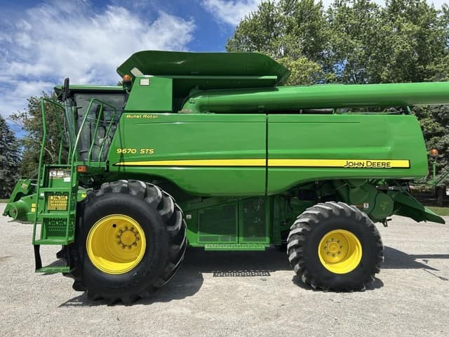 Image of John Deere 9670 STS equipment image 2