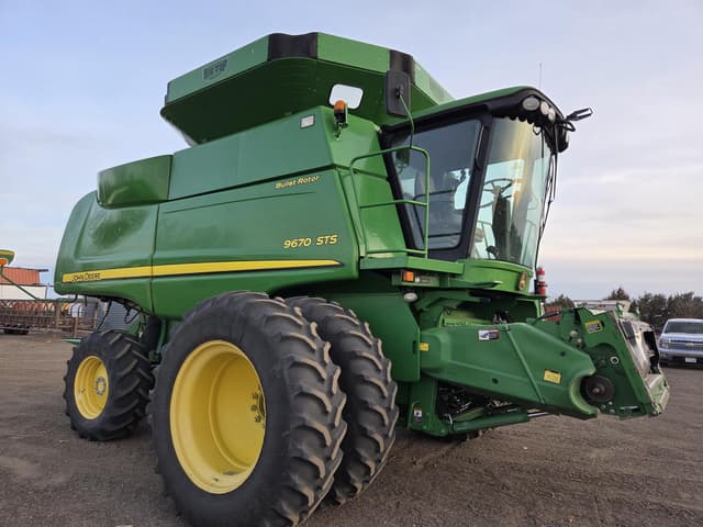 Image of John Deere 9670 STS equipment image 2