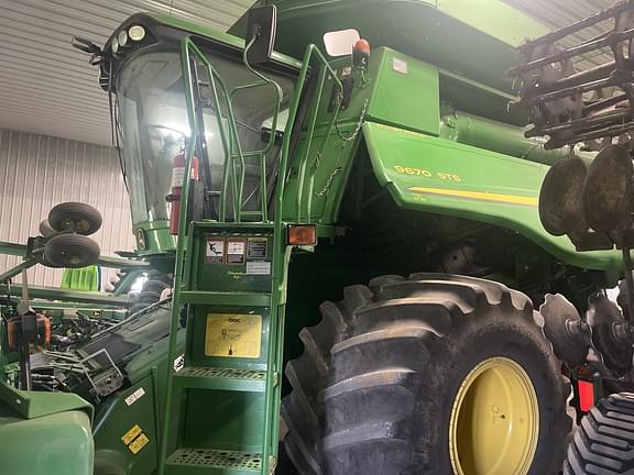 Image of John Deere 9670 STS equipment image 2