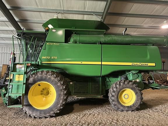 Image of John Deere 9670 STS equipment image 1