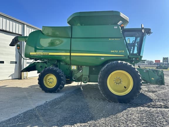 Image of John Deere 9670 STS equipment image 2