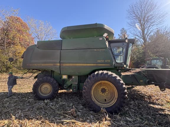 Image of John Deere 9670 STS equipment image 2
