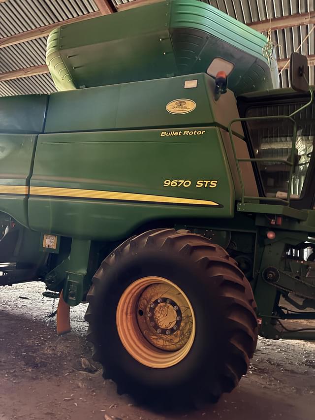 Image of John Deere 9670 STS equipment image 2