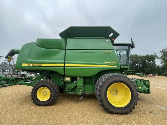 Image of John Deere 9670 STS equipment image 1