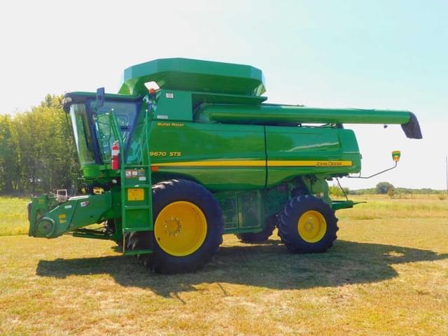 Image of John Deere 9670 STS equipment image 1