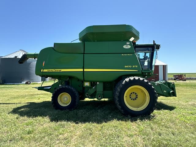Image of John Deere 9670 STS equipment image 3