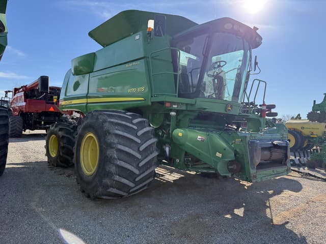Image of John Deere 9770 STS equipment image 2