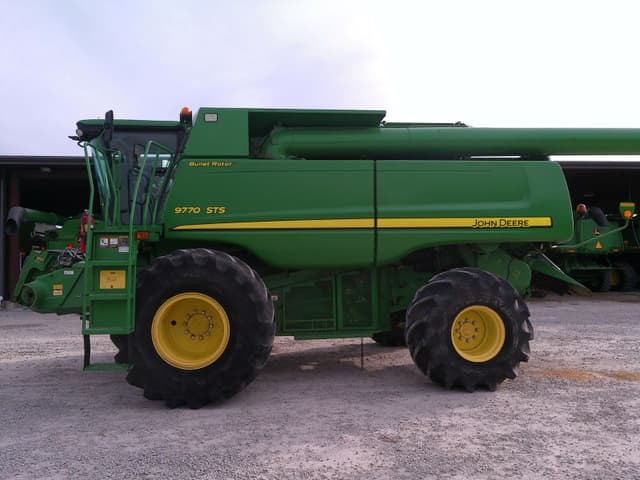 Image of John Deere 9770 STS equipment image 2