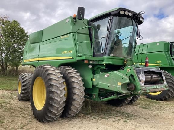 Image of John Deere 9770 STS equipment image 2