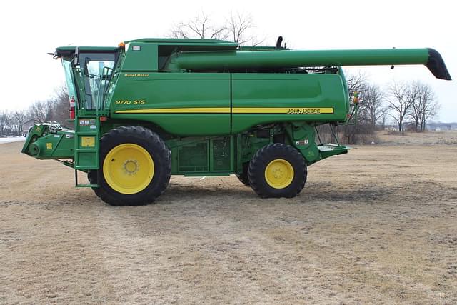 Image of John Deere 9770 STS equipment image 2