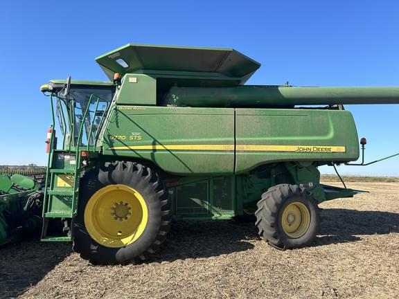 Image of John Deere 9770 STS equipment image 1