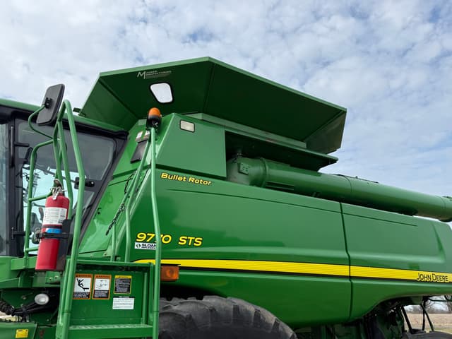 Image of John Deere 9770 STS equipment image 2