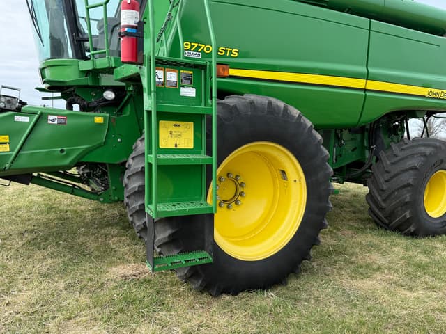Image of John Deere 9770 STS equipment image 1