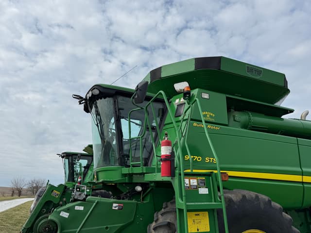 Image of John Deere 9770 STS equipment image 1
