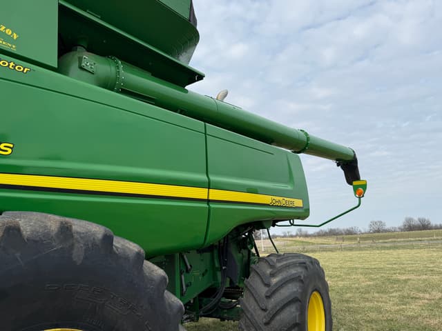 Image of John Deere 9770 STS equipment image 4