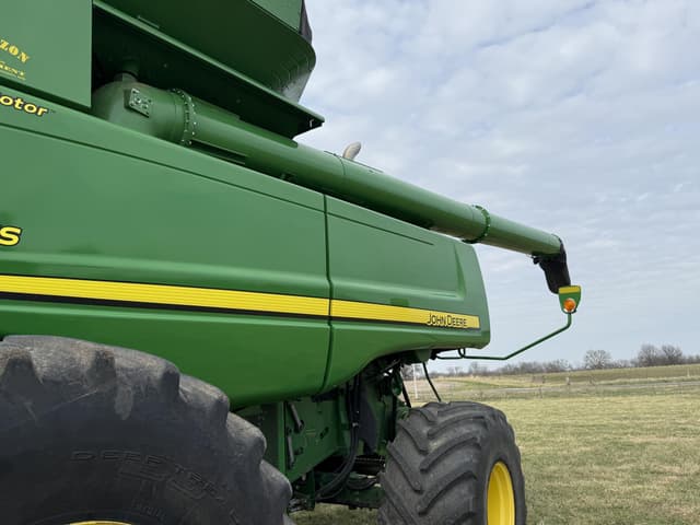 Image of John Deere 9770 STS equipment image 4