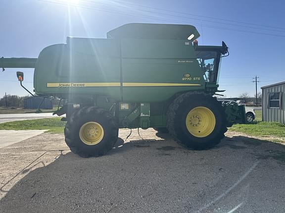 Image of John Deere 9770 STS equipment image 4